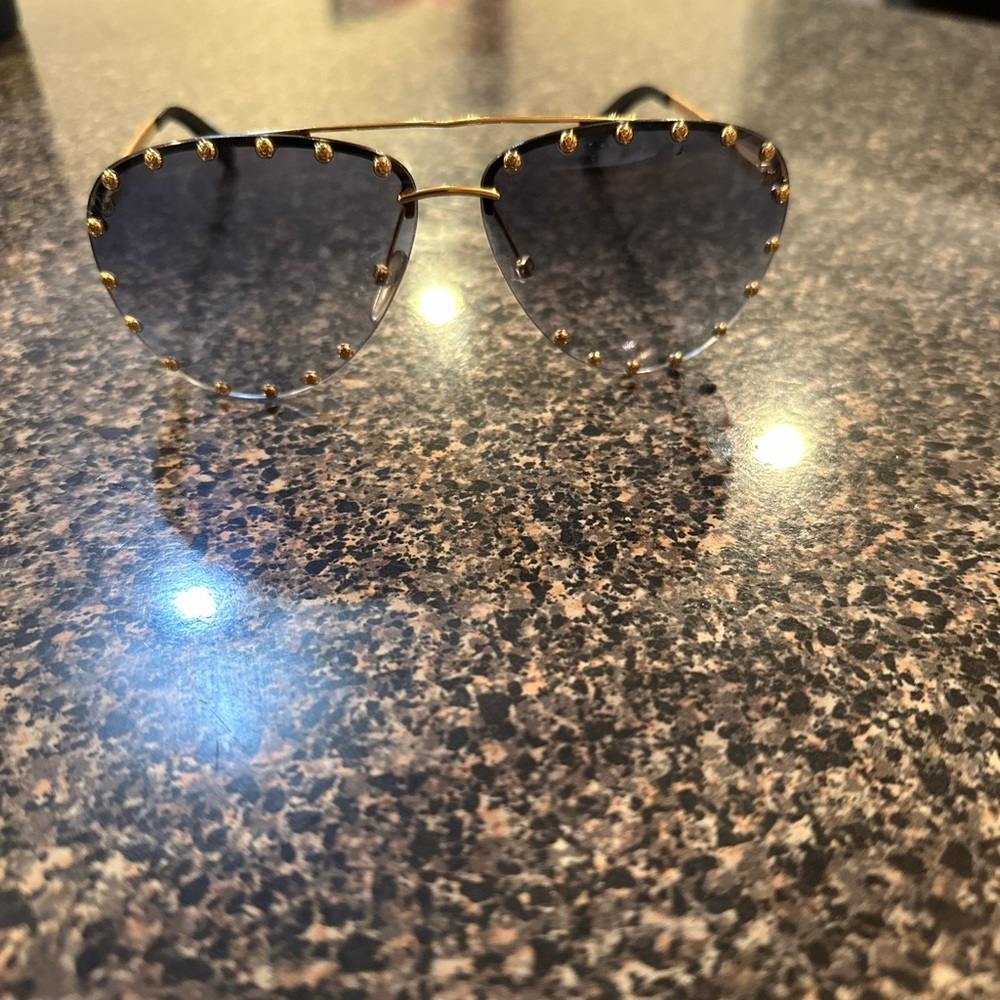 LOUIS VUITTON BLUE PARTY SUNGLASSES 🕶️ - Picture 3 of 9